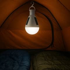 ILUMA - Foco de Emergencia Solar Portátil Luz Fría 12W